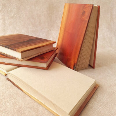 دفتر با جلد چوبی