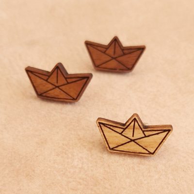 گوشواره چوبی | طرح قایق کاغذی