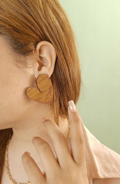 گوشواره چوبی طرح قلب دفرمه