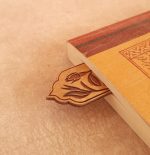 بوکمارک چوبی طرح گل نگار