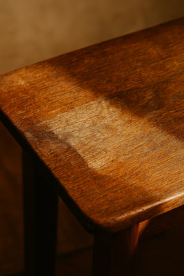 نقش نور آفتاب بر وسایل چوبی